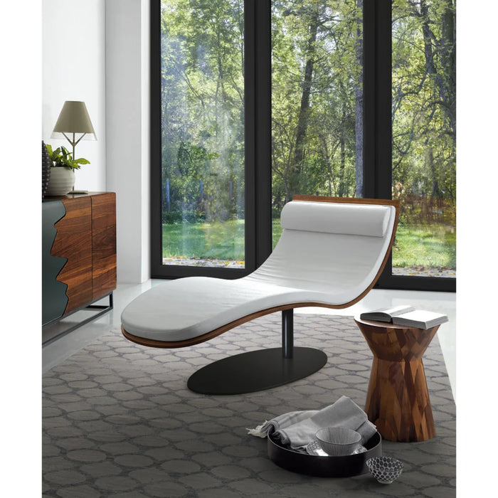 Balzo White Leather Lounge Chair